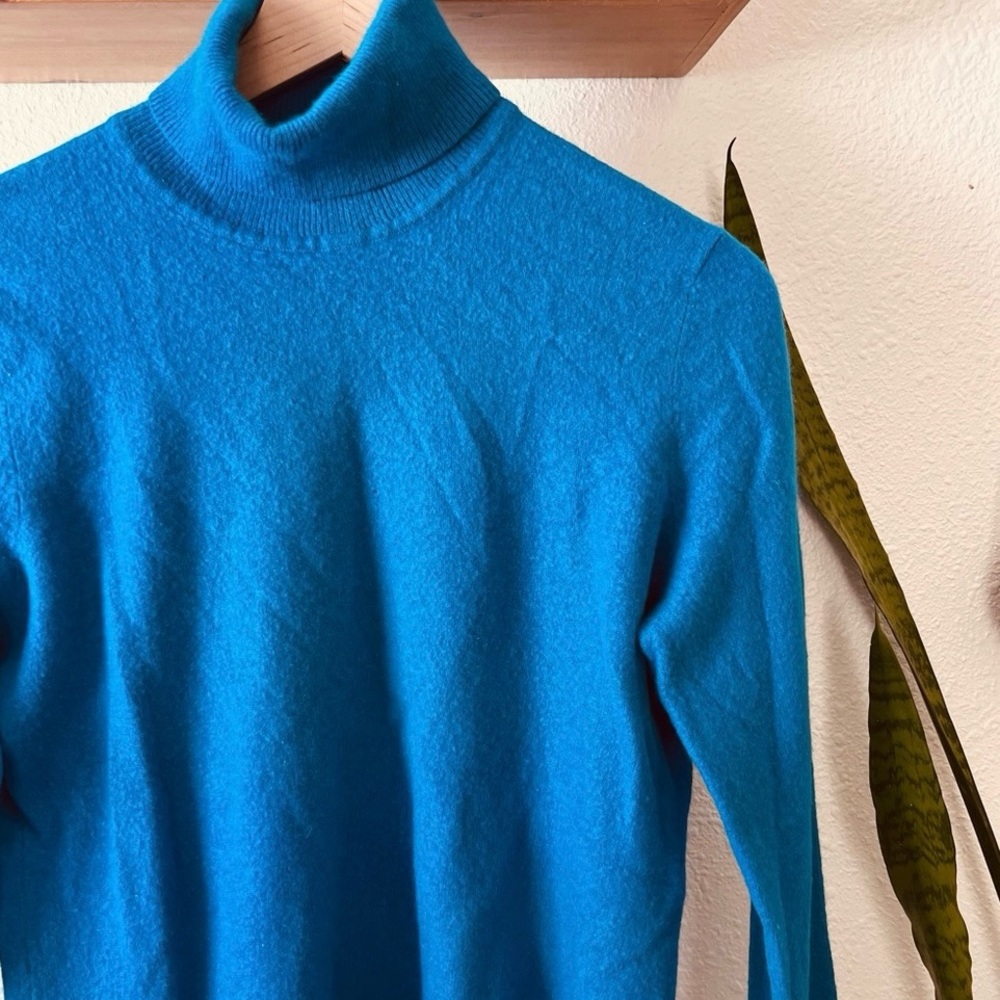 Lord & Taylor cashmere sweater - Picture 2 of 5